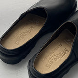 COMMONPLACE ESSENTIALS - Commonplace x Mckinlays Anderson slip on - Black