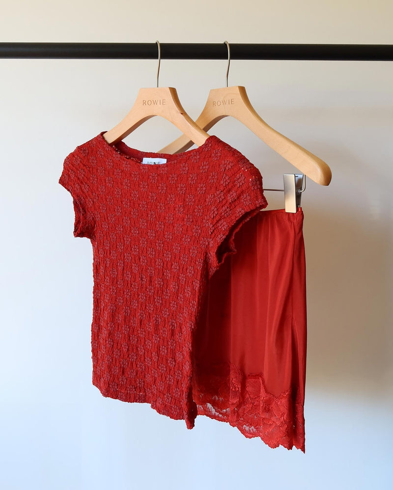 ROWIE - Galo Daisy Lace Tee - Burgundy